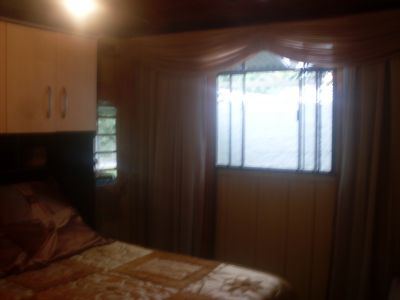 Vendo ou troco casa no centro de Araucária.