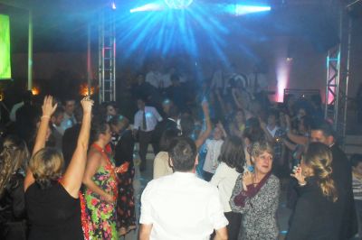 SOM/ILUMINAÇÃO/DJ/TELÃO/ESTRUTURA