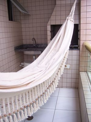 APARTAMENTO FRENTE AO MAR C/CHURRASQUEIRA NA SACADA E 1 SUITE