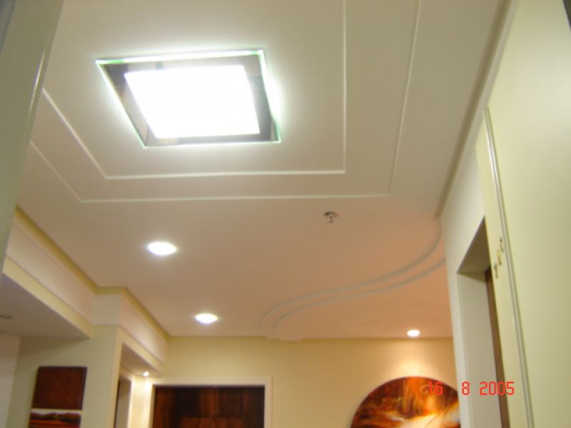 Rebaixamento em gesso acartonado e plaquinha