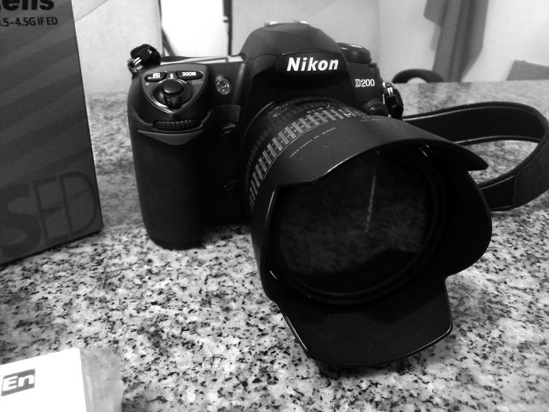 Nikon D-200