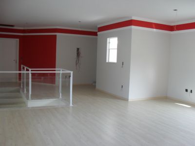 CASA EM COND. VALINHOS - AO LADO DO COLÉGIO PORTO SEGURO (19)7814-4377