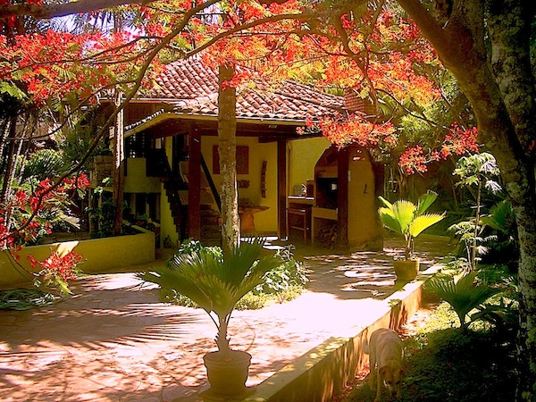 Linda casa de luxo com grande terreno e vista mar a venda em Búzios