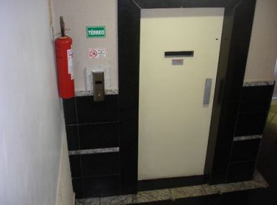 Brasilia, SQN 407 Bloco M, Nascente/ELEVADOR/Canto