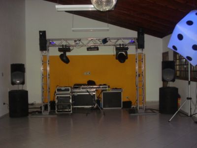 DJ  SOM LUZ ILUMINAÇÃO TELÃO  FAZENDO SUA FESTA 