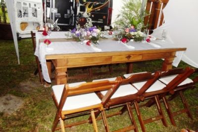 Locação e venda de móveis de madeira de demolição    