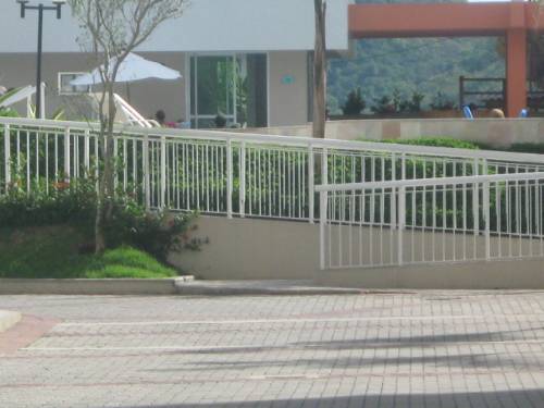 Apartamento na Barra, de 02 quartos, Em frente ao RIOCENTRO. 