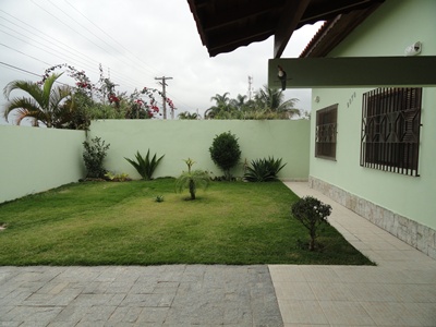 Casa com 03 Dormitórios em Caraguatatuba