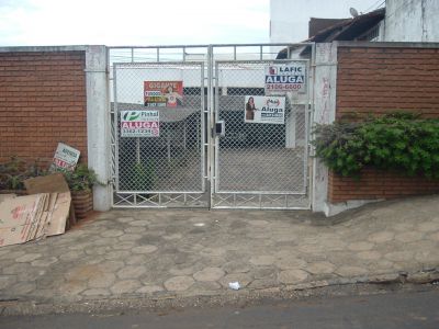 VENDO  C A S A à rua RIACHUELO, 593-CENTRO de SÃO CARLOS,SP.