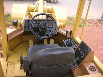 PÁ CARREGADEIRA CATERPILLAR 924F