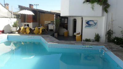 GUARUJÁ - CASA  ESTILOSA TIPO MANSÃO C/DIVIDA DE IPTU