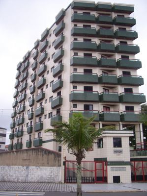 APARTAMENTO FRENTE AO MAR COM 2 SACADAS