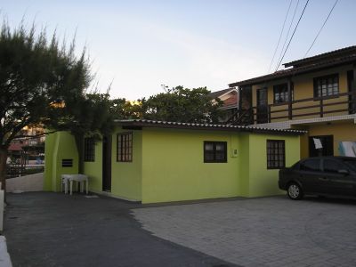 PEQUENA CASA FRENTE AO MAR