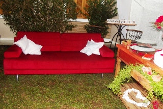 Locação e venda de móveis de madeira de demolição    