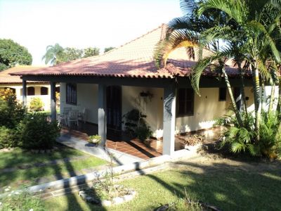 Casa com 4 Quartos e piscina (terreno com 1.080m²) em Campo Grande