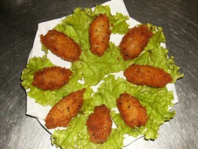 VENDO BOLINHOS DE BACALHAU FEITOS POR CASA PORTUGUES