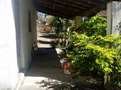 CASA COM TERRENÃO 