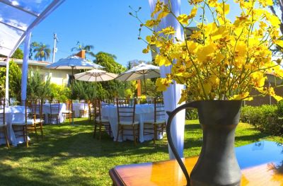 DECORAÇÃO DE CASAMENTOS E LOCAÇÃO DE MÓVEIS