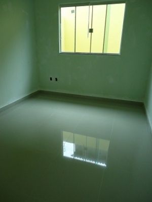 CASA 2 QTOS, SENDO 01 SUÍTE