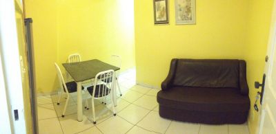 Quarto e sala na quadra da praia de Copacabana Ref.804