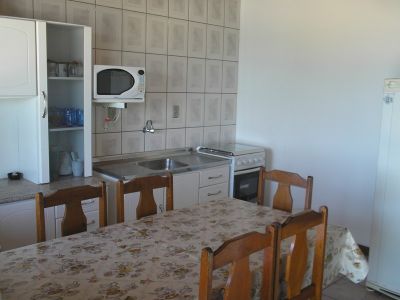 PEQUENA CASA FRENTE AO MAR