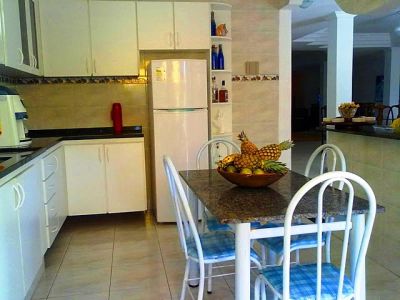 LINDA CASA 4 SUITES ,PISCINA ,HIDRO PARA 20 PESSOAS