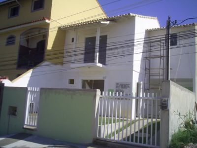 Ótima Casa Duplex em Condomínio fechado