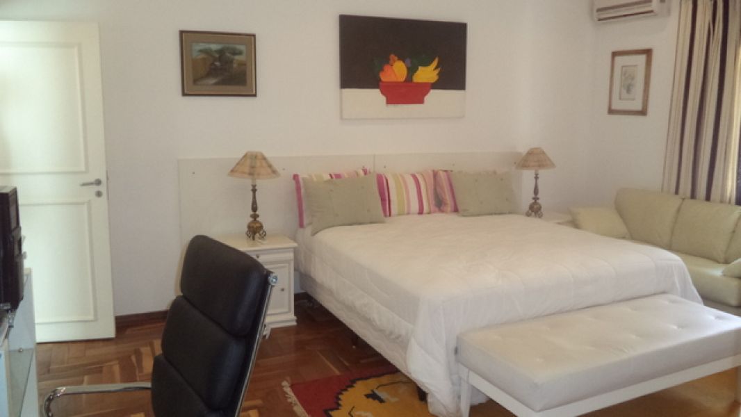 Casa para venda no Jardim Europa, 4 suítes, 6 vagas de garage, piscina, sauna. SP 