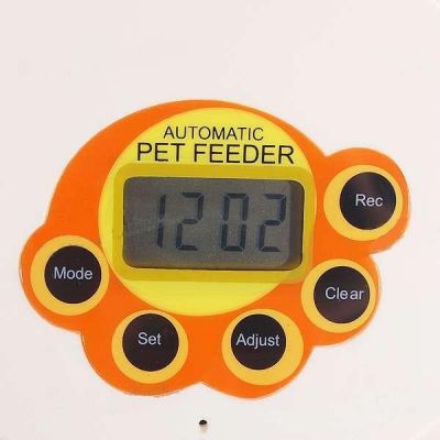 Alimentador Automático – Programe até 4 refeições diárias 