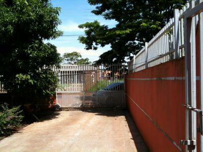 CASA 3 QUARTOS SUITE AREA DE LAZER ARVORES GARAGEN BAIRRO TRES BANDEIRAS