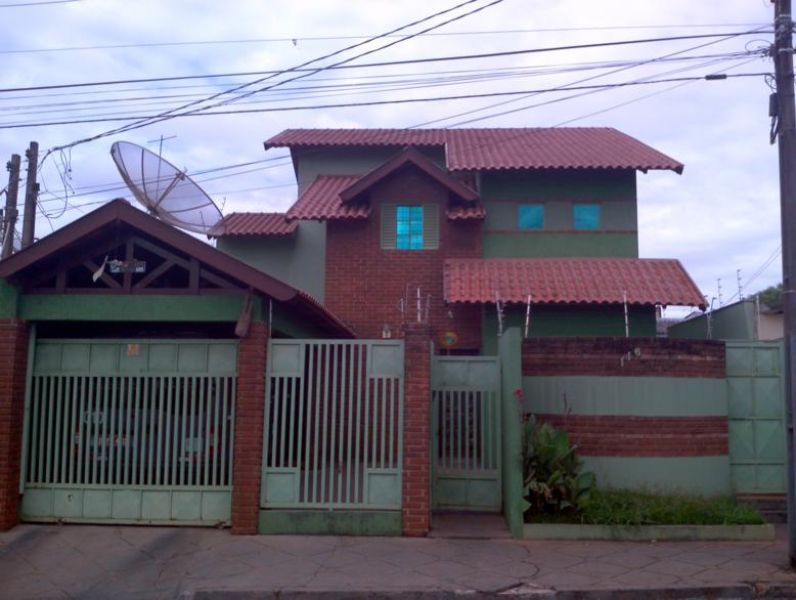 Sobrado   275  M  J.D.  Parana  Londrina (43) 3325-1480