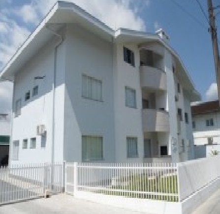 Argamassa para assentamento de tijolos e blocos com 1.800 kg faz 1 m², enquanto com a tradicional sã