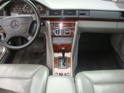 Mercedes Benz 200E, ano 1993, 4P, Automátic, completa, Couro 