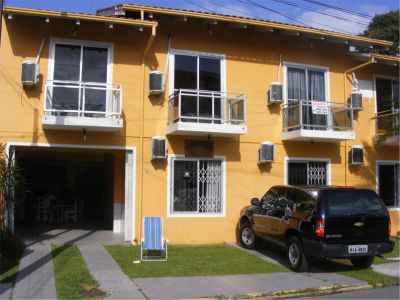 venha curtir o verão  na praia de  canasvieras sc