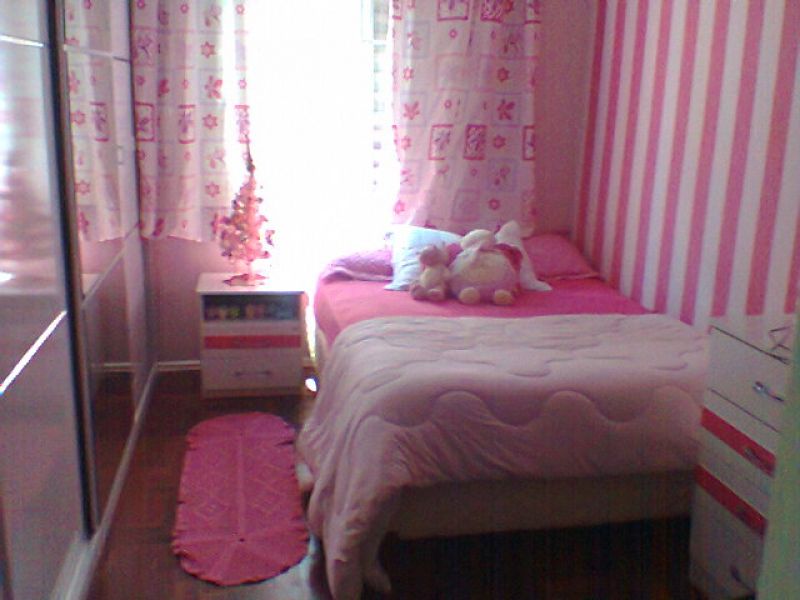 Vendo ótimo terreno com duas casas.