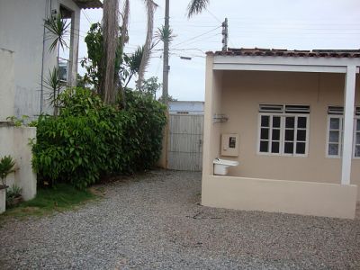 ALUGO KITINETE MOBILIADA PROX 800  MTS  DO PORTO DE ITAJAI  