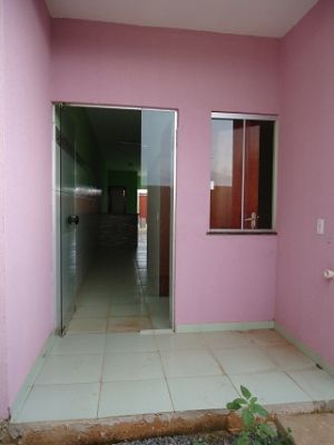 01 CASA, 02 QTS, C/ SUI`TE. NO RES. SANTA FE