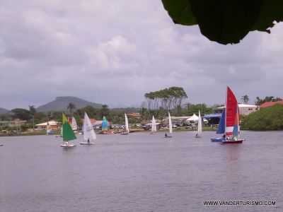 Barra Velha linda casa frente ao mar e fundos p/ lagoa 
