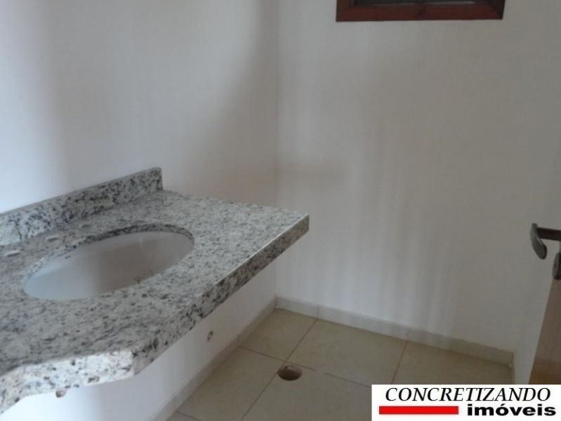 Casa em Campos do Jordão com vista para o verde.