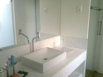 casa 2 pavimentos, 4 quartos, suites, garagem 5 carros , centro em Para de Minas, MG 