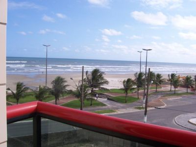 APARTAMENTO FRENTE AO MAR COM 2 SACADAS