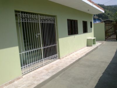 ALUGO CASA DE TEMPORADA NA PRAIA DAS TONINHAS