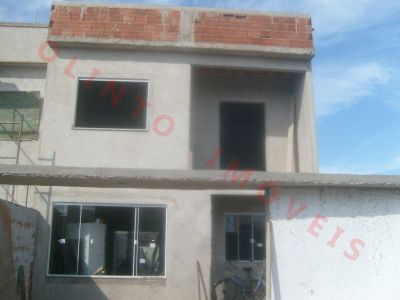 Olinto Imóveis vende Duplex 3 qts no Ouro Verde em Rio das Ostras