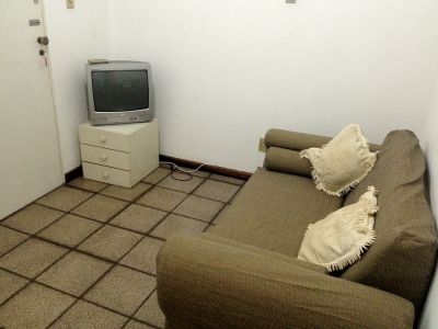 Quarto e sala na quadra da praia de Copacabana Ref.901