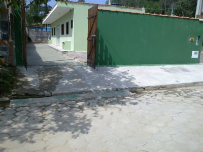 ALUGO CASA COM 04 QUARTOS COM SUITE E V/T, DUAS COZINHAS E SALAS,  GARAGEM  PARA 08 CARRO EM UBATUBA