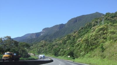 Área de terra na BR-376