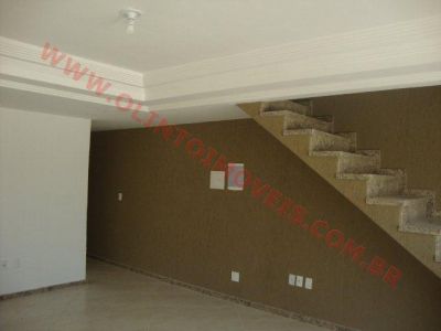 Olinto Imóveis vende Duplex 3 qts no Verdes Mares em Rio das Ostras