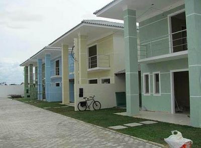 Casa em condomínio fechado a venda em Lauro de Freitas