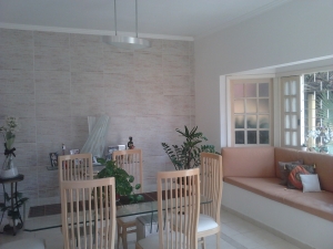 Vi523, excelente casa, de frente para area verde, com edicula