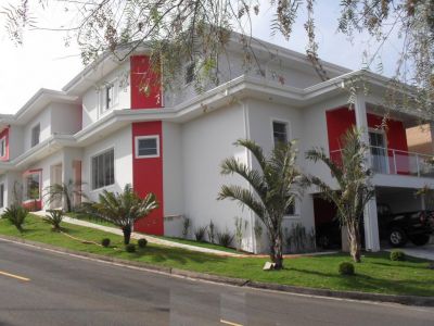 CASA EM COND. VALINHOS - AO LADO DO COLÉGIO PORTO SEGURO (19)7814-4377